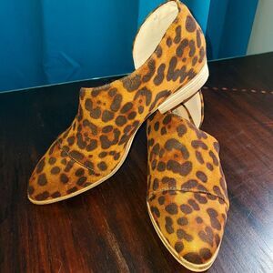 Leopard Faux Seal fur shoes Slip-on Size 7